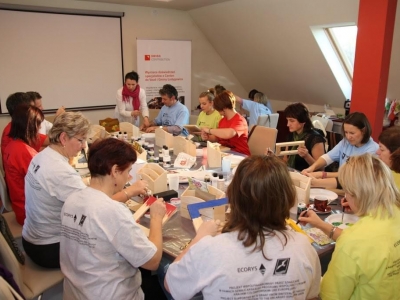 Szkolenie DECOUPAGE w Gminie Łodygowice w ramach projektu 0004/P/1/2011 - zdjęcia - zdjęcie15