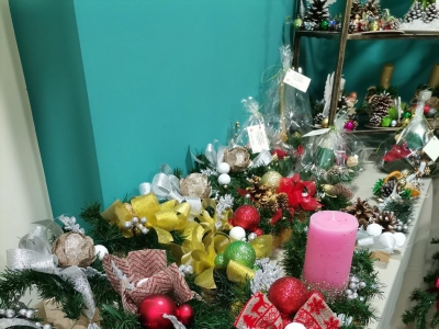 SZKOLNY KIERMASZ ŚWIĄTECZNY - zdjęcia - zdjęcie3