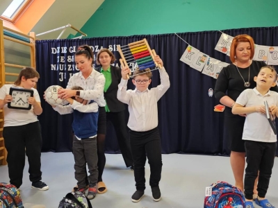 Dzień Edukacji Narodowej i uroczystość pasowania uczniów klas pierwszych - zdjęcie8