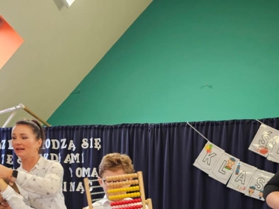 Dzień Edukacji Narodowej i uroczystość pasowania uczniów klas pierwszych - zdjęcie13