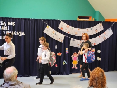 Dzień Edukacji Narodowej i uroczystość pasowania uczniów klas pierwszych - zdjęcie1