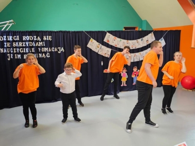 Dzień Edukacji Narodowej i uroczystość pasowania uczniów klas pierwszych - zdjęcie31