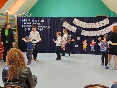 Dzień Edukacji Narodowej i uroczystość pasowania uczniów klas pierwszych - zdjęcie7