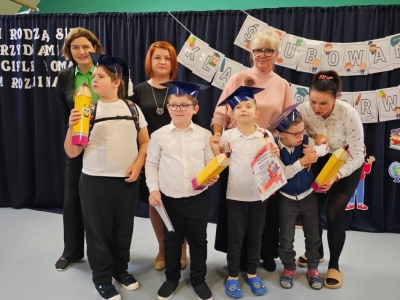 Dzień Edukacji Narodowej i uroczystość pasowania uczniów klas pierwszych - zdjęcie6