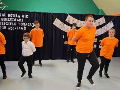 Dzień Edukacji Narodowej i uroczystość pasowania uczniów klas pierwszych - zdjęcie33