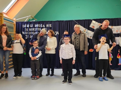 Dzień Edukacji Narodowej i uroczystość pasowania uczniów klas pierwszych - zdjęcie24