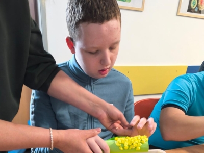 Radosne powitanie wiosny: Warsztaty plastyczne „Wiosenne Hiacynty” - zdjęcie40