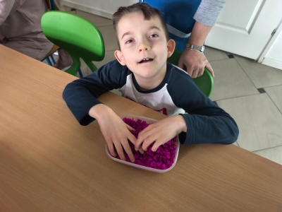 Radosne powitanie wiosny: Warsztaty plastyczne „Wiosenne Hiacynty” - zdjęcie23