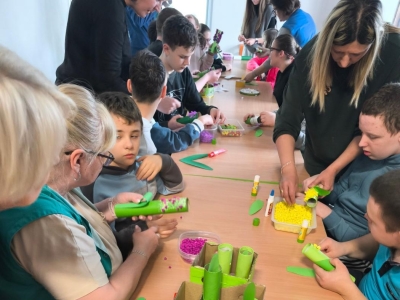 Radosne powitanie wiosny: Warsztaty plastyczne „Wiosenne Hiacynty” - zdjęcie4