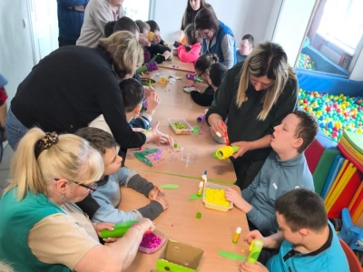 Radosne powitanie wiosny: Warsztaty plastyczne „Wiosenne Hiacynty” - zdjęcie14