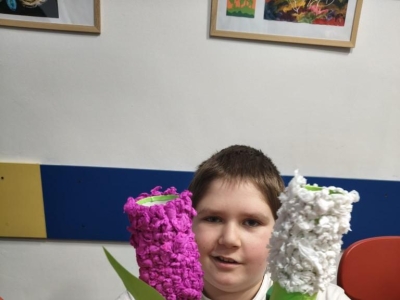 Radosne powitanie wiosny: Warsztaty plastyczne „Wiosenne Hiacynty” - zdjęcie35