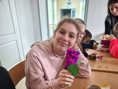 Radosne powitanie wiosny: Warsztaty plastyczne „Wiosenne Hiacynty” - zdjęcie24