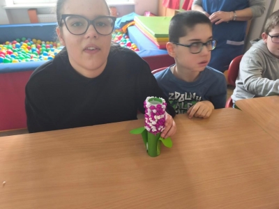 Radosne powitanie wiosny: Warsztaty plastyczne „Wiosenne Hiacynty” - zdjęcie25