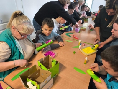 Radosne powitanie wiosny: Warsztaty plastyczne „Wiosenne Hiacynty” - zdjęcie18