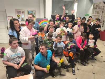 Radosne powitanie wiosny: Warsztaty plastyczne „Wiosenne Hiacynty” - zdjęcie19