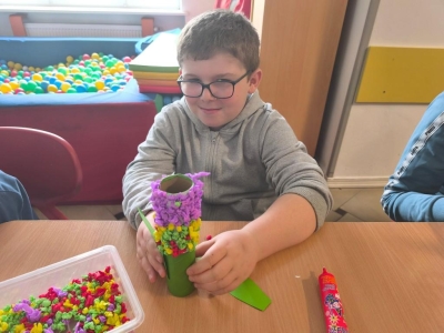 Radosne powitanie wiosny: Warsztaty plastyczne „Wiosenne Hiacynty” - zdjęcie21