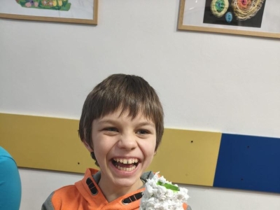 Radosne powitanie wiosny: Warsztaty plastyczne „Wiosenne Hiacynty” - zdjęcie20