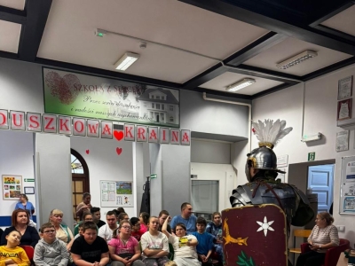 Żywa lekcja historii: Rzymski legionista w progach naszej szkoły! - zdjęcie38