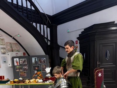 Żywa lekcja historii: Rzymski legionista w progach naszej szkoły! - zdjęcie13