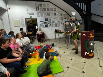 Żywa lekcja historii: Rzymski legionista w progach naszej szkoły! - zdjęcie3