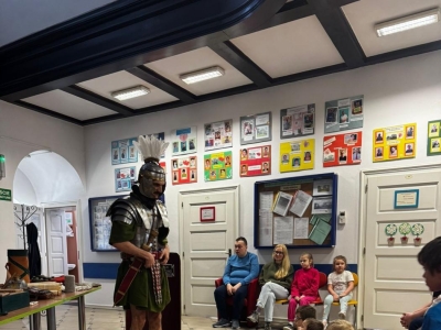 Żywa lekcja historii: Rzymski legionista w progach naszej szkoły! - zdjęcie4