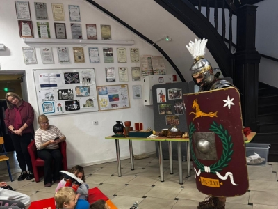 Żywa lekcja historii: Rzymski legionista w progach naszej szkoły! - zdjęcie27