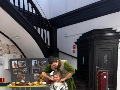 Żywa lekcja historii: Rzymski legionista w progach naszej szkoły! - zdjęcie25