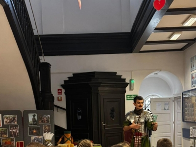 Żywa lekcja historii: Rzymski legionista w progach naszej szkoły! - zdjęcie26