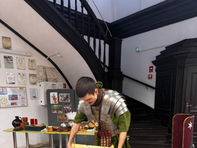 Żywa lekcja historii: Rzymski legionista w progach naszej szkoły! - zdjęcie40