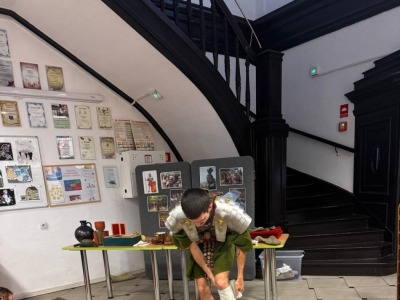 Żywa lekcja historii: Rzymski legionista w progach naszej szkoły! - zdjęcie17