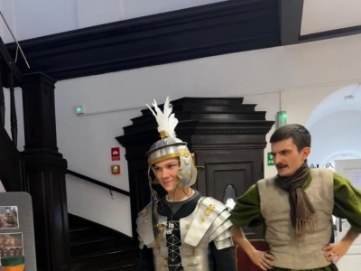 Żywa lekcja historii: Rzymski legionista w progach naszej szkoły! - zdjęcie23