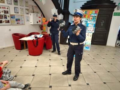 Bezpieczna zima - spotkanie z policjantkami - zdjęcie12