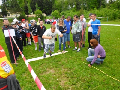 ZMAGANIA SPORTOWE W GILOWICACH - zdjęcia - zdjęcie4