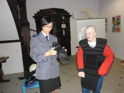 Spotkanie z policjantem - zdjęcia - zdjęcie17