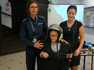 SPOTKANIE Z POLICJANTAMI Z KOMENDY POWIATOWEJ W ŻYWCU - zdjęcia - zdjęcie3