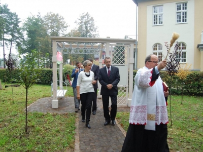 UROCZYSTE OTWARCIE CZĘŚCI REKREACYJNO - WYPOCZYNKOWEJ W OGRODZIE SZKOLNYM - zdjęcia - zdjęcie6