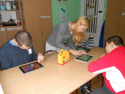 ZAJĘCIA Z I-PADAMI W ZESPOLE REWALIDACYJNYM - zdjęcia - zdjęcie5