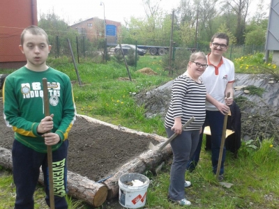ZAJĘCIA EDUKACYJNE W OGRODZIE SZKOLNYM - zdjęcia - zdjęcie6