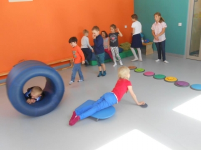 ZAJĘCIA INTEGRACYJNE Z PRZEDSZKOLAKAMI - zdjęcia - zdjęcie1