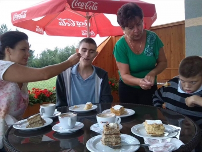 SŁODKA UCZTA W KAWIARNI 