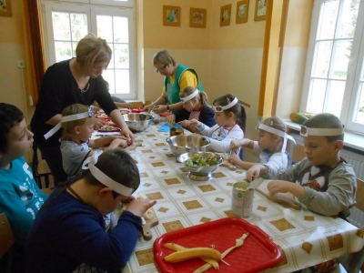 INTEGRACYJNE ZAJĘCIA KULINARNE - zdjęcia - zdjęcie8