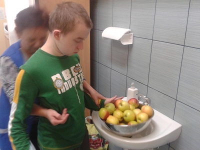 SOK I SAŁATKA Z JABŁEK – PRZEPIS NA ZDROWIE - zdjęcia - zdjęcie1