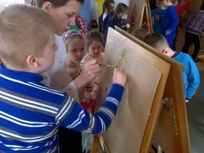 INTEGRACYJNE ZAJĘCIA PLASTYCZNE Z PRZEDSZKOLAKAMI - zdjęcia - zdjęcie5