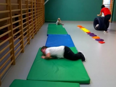 INTEGRACYJNE ZAJĘCIA RUCHOWE - zdjęcia - zdjęcie8