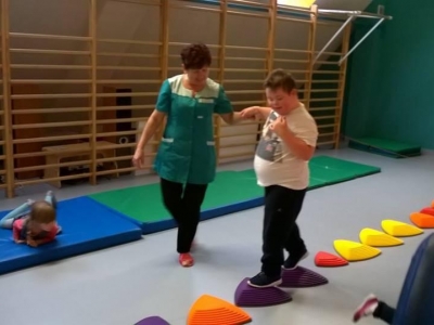 INTEGRACYJNE ZAJĘCIA RUCHOWE - zdjęcia - zdjęcie5