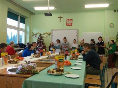INTEGRACYJNA WIGILIA Z UCZNIAMI ZSO W ŁODYGOWICACH - zdjęcie14