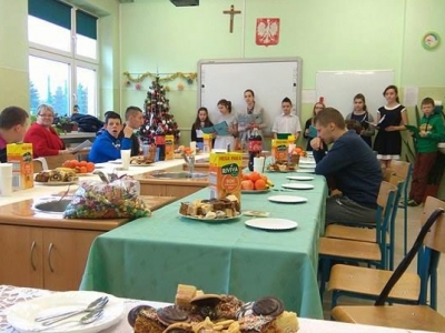 INTEGRACYJNA WIGILIA Z UCZNIAMI ZSO W ŁODYGOWICACH - zdjęcie8
