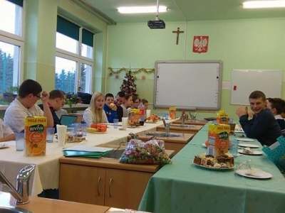 INTEGRACYJNA WIGILIA Z UCZNIAMI ZSO W ŁODYGOWICACH - zdjęcie13