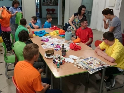 WARSZTATY PLASTYCZNE - MALOWANIE NA TKANINIE - zdjęcia - zdjęcie9