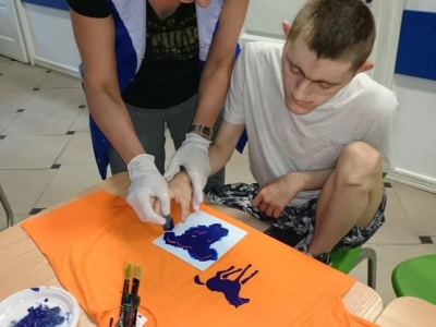WARSZTATY PLASTYCZNE - MALOWANIE NA TKANINIE - zdjęcia - zdjęcie3